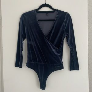 SMALL BANANA REPUBLIC BLUE VELVET BODYSUIT